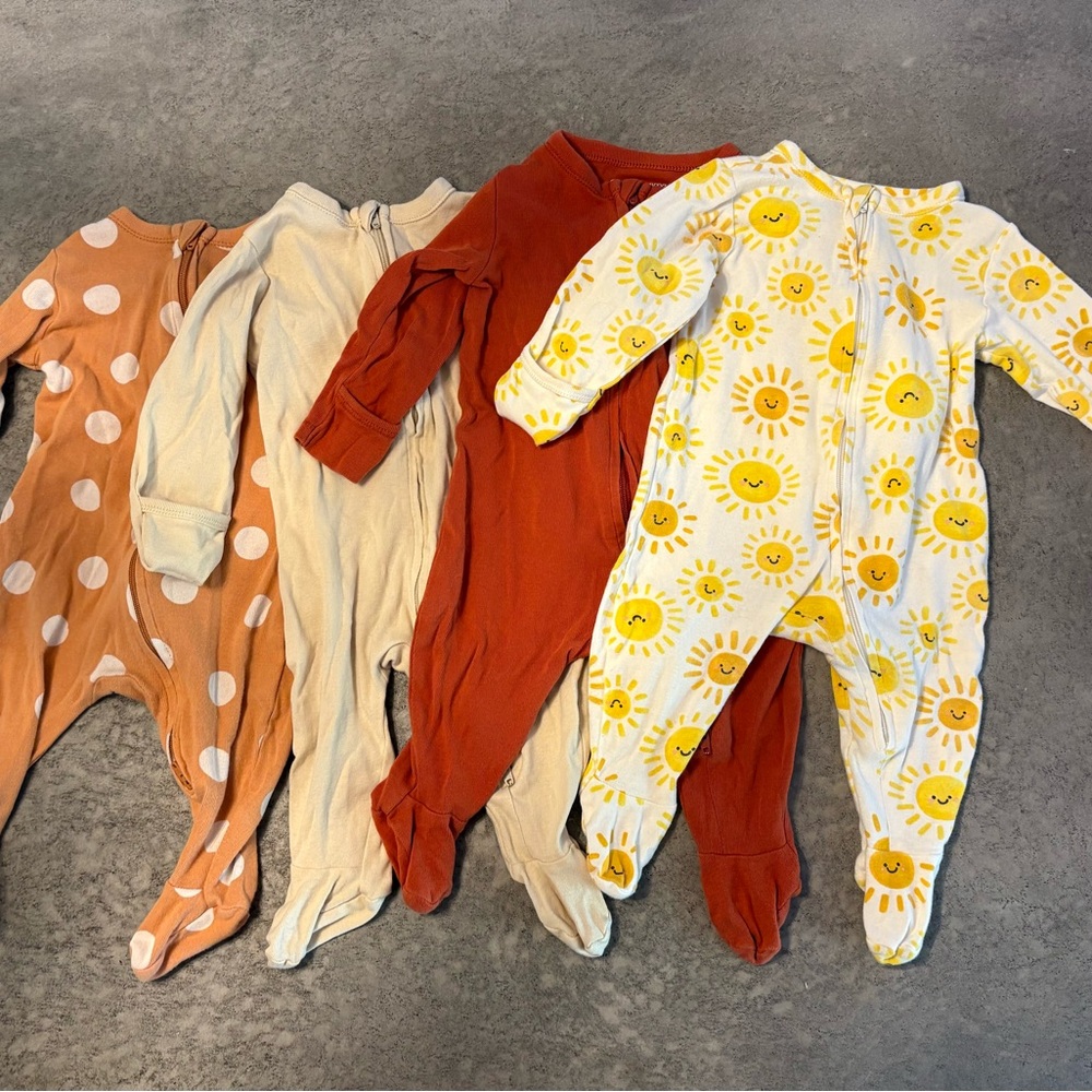 Old Navy Footed Baby Pajamas with Two Way Zipper